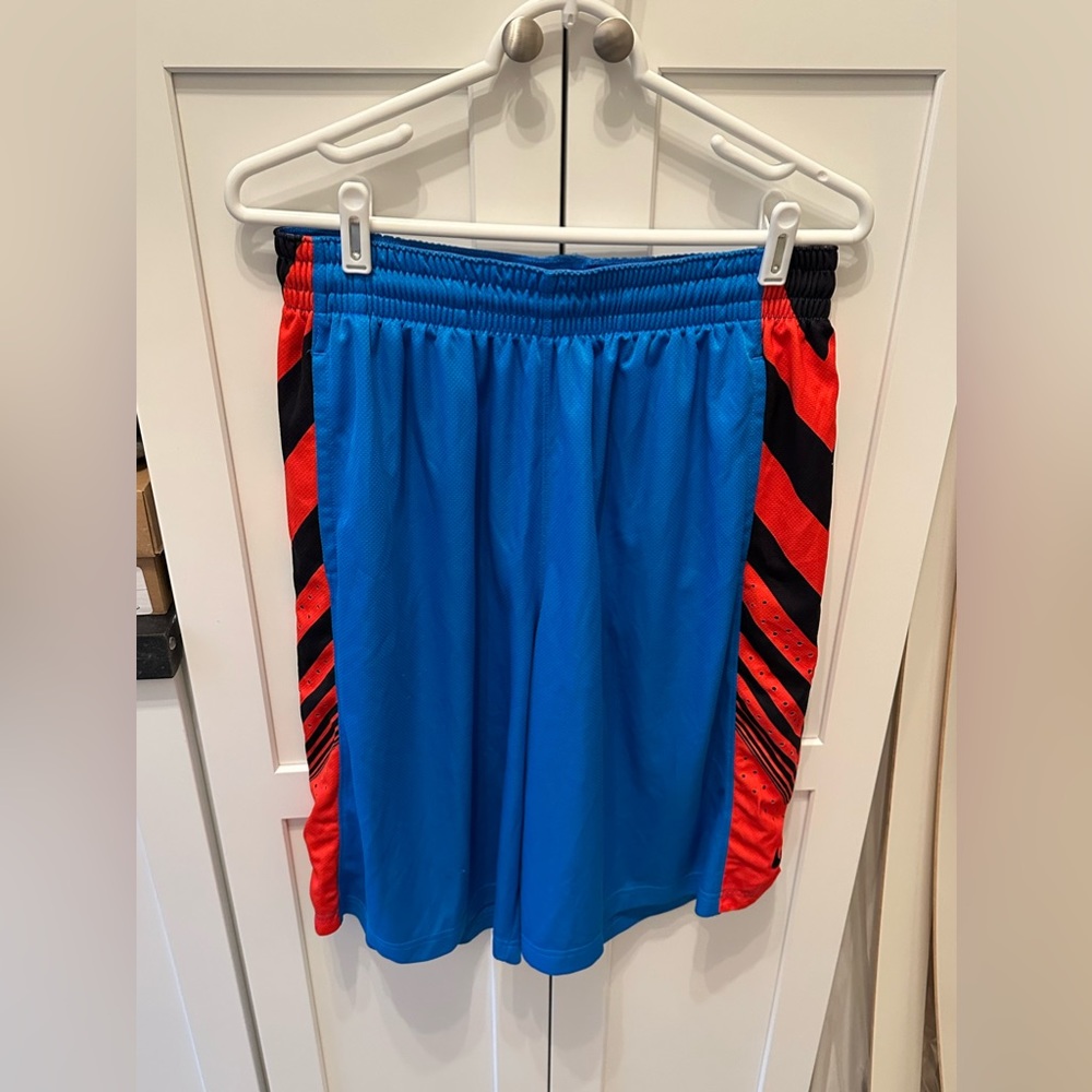 Men’s Nike drawstring athletic shorts